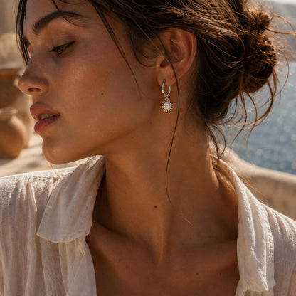 Strahlende Sonnen-Charm-Hoops