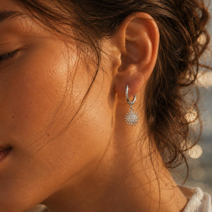 Strahlende Sonnen-Charm-Hoops