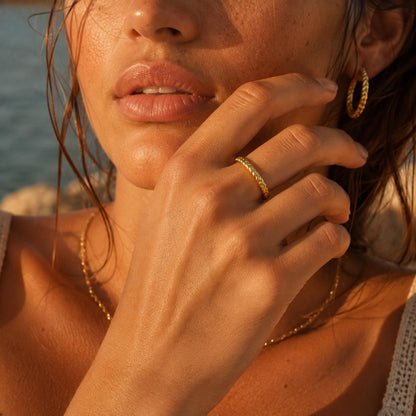 Skulptierter Twist Goldring